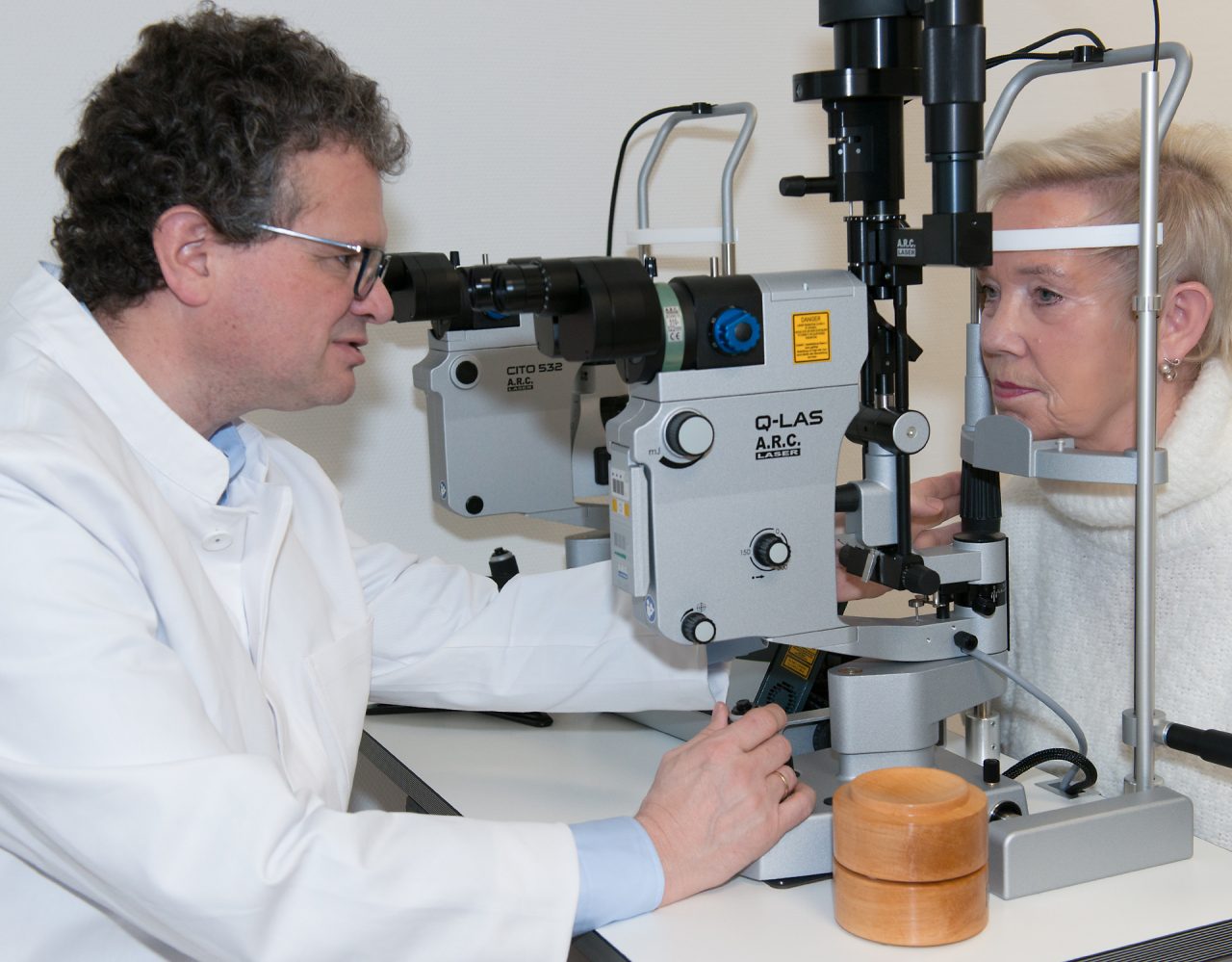 Vision 100 Die Augenärzte Augentagesklinik Mönchengladbach Lasertherapie | Augentagesklinik Dr. Fell